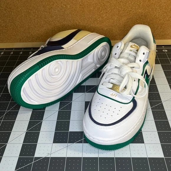 Nike Af1 shadow brand new
White/Malachite/Sesame/Midnight Navy
NWOT - Picture 7 of 13